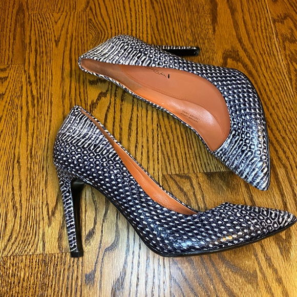 Via Spiga Snakeskin Print Heel - Picture 2 of 9